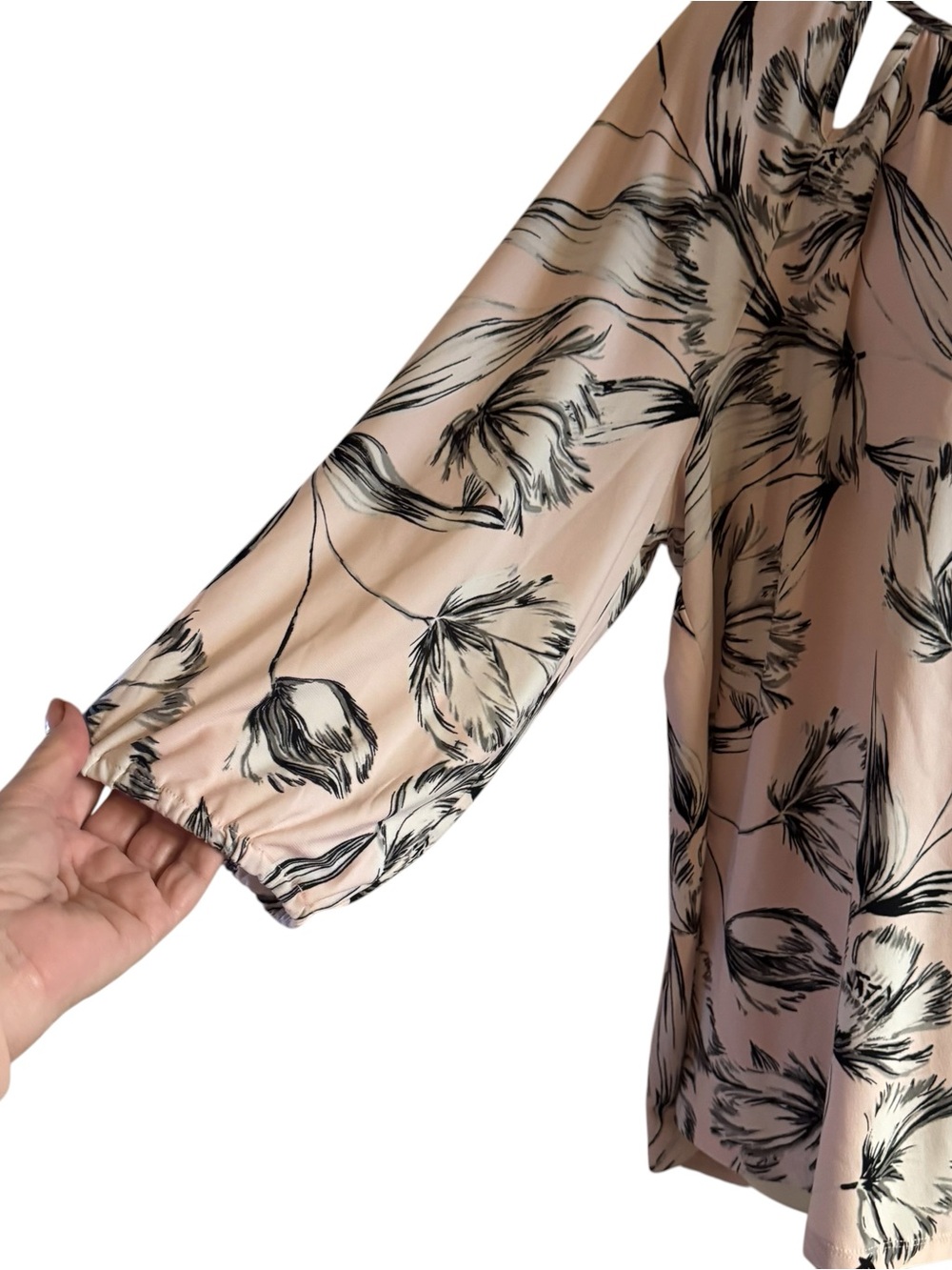 Roz & Ali Blush Pink Floral Top w/Cut-out neckline detail PLUS: 2X #Y - Picture 3 of 12